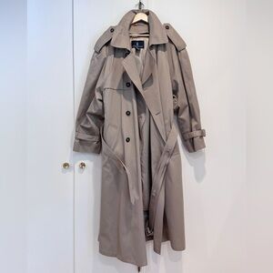 London Fog Unisex  Taupe Double Breasted Trench Rain Coat
Removable Liner Size40